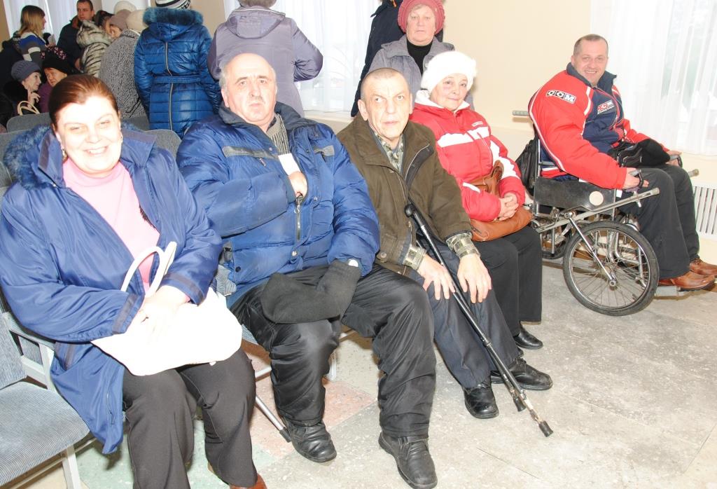 гості на урочистому відкритті районної організації інвалідів