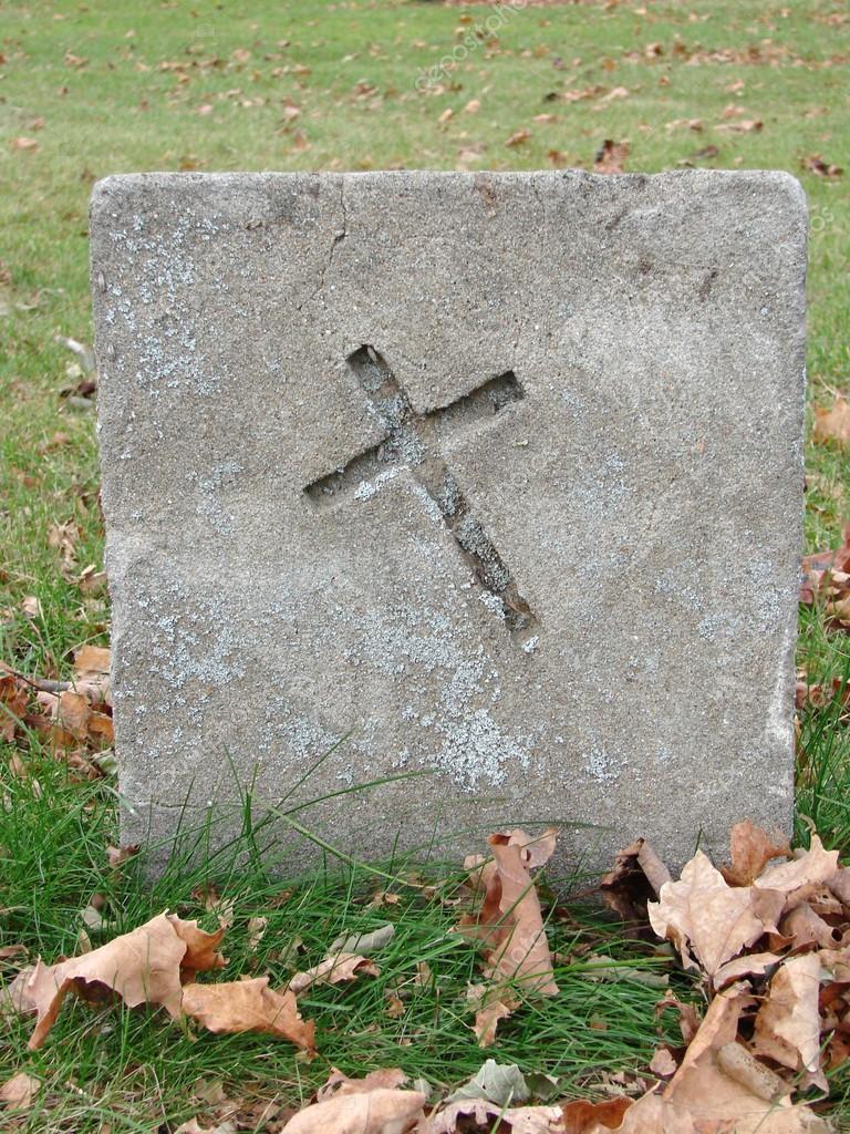 depositphotos 1518182 Small gravestone with cross