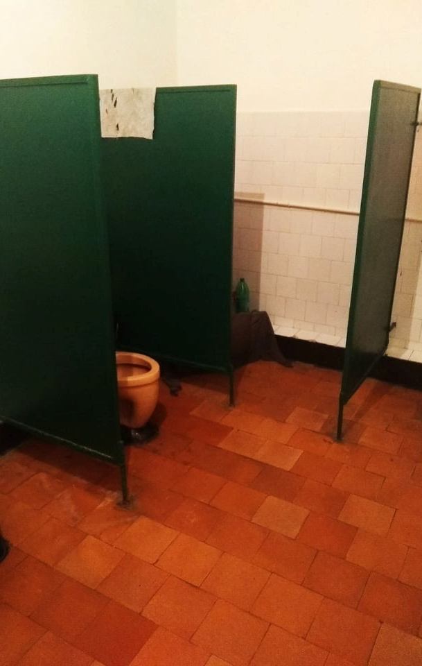 шкільні туалети
