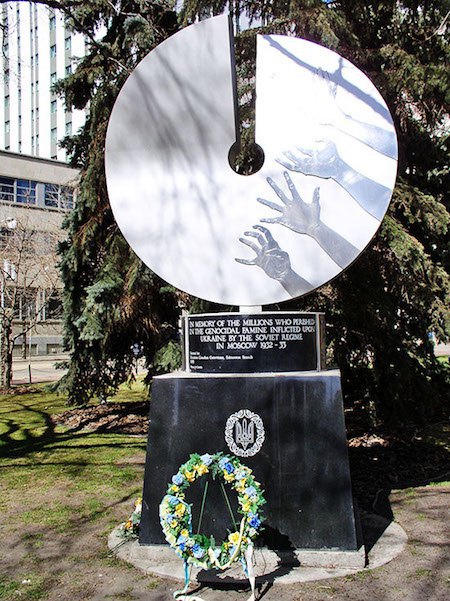 Перший памятний знак жертвам голодомору України у Канаді