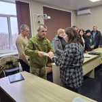 Дружині безвісти зниклого Захисника із Краснолуцької громади передали “Золотий хрест”
