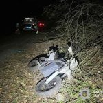 У Харківцях електромотоцикл зіткнувся з деревом